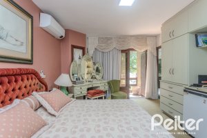 Casa à venda com 800m², 5 dormitórios, 2 suítes, 5 vagas, no bairro Jardim Isabel em Porto Alegre