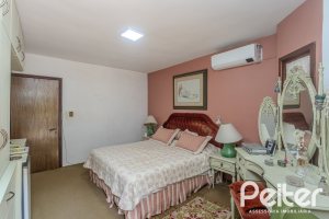 Casa à venda com 800m², 5 dormitórios, 2 suítes, 5 vagas, no bairro Jardim Isabel em Porto Alegre