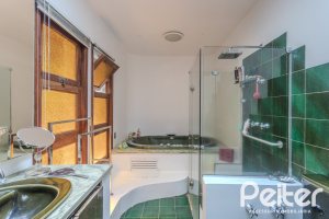 Casa à venda com 800m², 5 dormitórios, 2 suítes, 5 vagas, no bairro Jardim Isabel em Porto Alegre