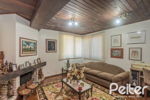 Casa à venda com 800m², 5 dormitórios, 2 suítes, 5 vagas, no bairro Jardim Isabel em Porto Alegre