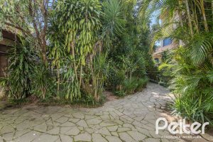 Casa à venda com 800m², 5 dormitórios, 2 suítes, 5 vagas, no bairro Jardim Isabel em Porto Alegre