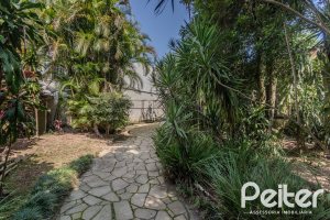 Casa à venda com 800m², 5 dormitórios, 2 suítes, 5 vagas, no bairro Jardim Isabel em Porto Alegre