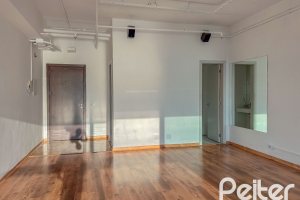Comercial à venda com 37m², 1 vaga, no bairro Cristal em Porto Alegre