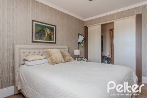 Casa em Condomínio à venda com 404m², 3 dormitórios, 1 suíte, 2 vagas, no bairro Cristal em PORTO ALEGRE