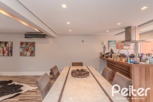 Casa em Condomínio à venda com 404m², 3 dormitórios, 1 suíte, 2 vagas, no bairro Cristal em PORTO ALEGRE