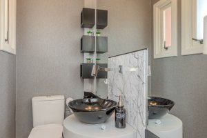 Casa em Condomínio à venda com 404m², 3 dormitórios, 1 suíte, 2 vagas, no bairro Cristal em PORTO ALEGRE