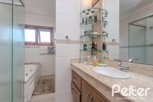 Casa em Condomínio à venda com 404m², 3 dormitórios, 1 suíte, 2 vagas, no bairro Cristal em PORTO ALEGRE