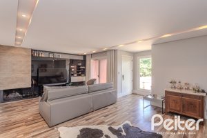 Casa em Condomínio à venda com 404m², 3 dormitórios, 1 suíte, 2 vagas, no bairro Cristal em PORTO ALEGRE