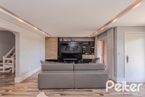 Casa em Condomínio à venda com 404m², 3 dormitórios, 1 suíte, 2 vagas, no bairro Cristal em PORTO ALEGRE