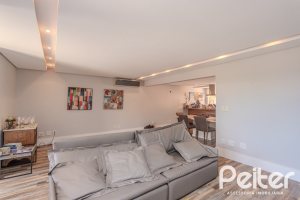 Casa em Condomínio à venda com 404m², 3 dormitórios, 1 suíte, 2 vagas, no bairro Cristal em PORTO ALEGRE