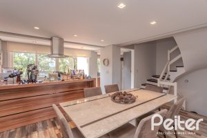 Casa em Condomínio à venda com 404m², 3 dormitórios, 1 suíte, 2 vagas, no bairro Cristal em PORTO ALEGRE