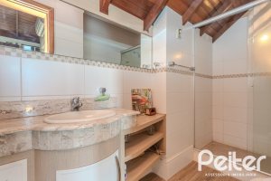 Casa em Condomínio à venda com 404m², 3 dormitórios, 1 suíte, 2 vagas, no bairro Cristal em PORTO ALEGRE