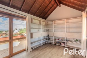 Casa em Condomínio à venda com 404m², 3 dormitórios, 1 suíte, 2 vagas, no bairro Cristal em PORTO ALEGRE