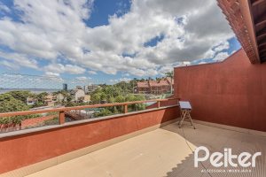 Casa em Condomínio à venda com 404m², 3 dormitórios, 1 suíte, 2 vagas, no bairro Cristal em PORTO ALEGRE