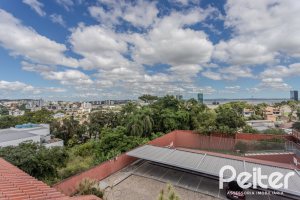 Casa em Condomínio à venda com 404m², 3 dormitórios, 1 suíte, 2 vagas, no bairro Cristal em PORTO ALEGRE