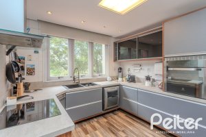 Casa em Condomínio à venda com 404m², 3 dormitórios, 1 suíte, 2 vagas, no bairro Cristal em PORTO ALEGRE