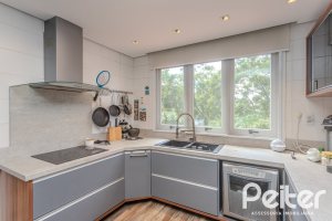 Casa em Condomínio à venda com 404m², 3 dormitórios, 1 suíte, 2 vagas, no bairro Cristal em PORTO ALEGRE