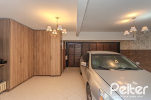 Casa em Condomínio à venda com 404m², 3 dormitórios, 1 suíte, 2 vagas, no bairro Cristal em PORTO ALEGRE