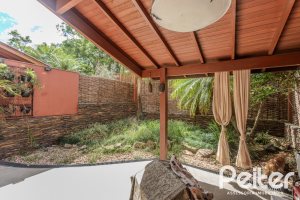 Casa em Condomínio à venda com 404m², 3 dormitórios, 1 suíte, 2 vagas, no bairro Cristal em PORTO ALEGRE