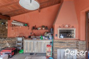 Casa em Condomínio à venda com 404m², 3 dormitórios, 1 suíte, 2 vagas, no bairro Cristal em PORTO ALEGRE