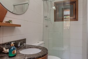 Casa em Condomínio à venda com 404m², 3 dormitórios, 1 suíte, 2 vagas, no bairro Cristal em PORTO ALEGRE