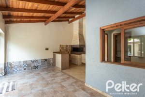 Casa à venda com 237m², 3 dormitórios, 3 suítes, 2 vagas, no bairro Tristeza em Porto Alegre