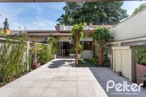 Casa à venda com 237m², 3 dormitórios, 3 suítes, 2 vagas, no bairro Tristeza em Porto Alegre