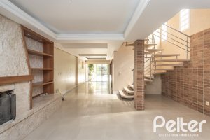 Casa à venda com 237m², 3 dormitórios, 3 suítes, 2 vagas, no bairro Tristeza em Porto Alegre