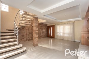 Casa à venda com 237m², 3 dormitórios, 3 suítes, 2 vagas, no bairro Tristeza em Porto Alegre