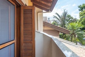 Casa à venda com 237m², 3 dormitórios, 3 suítes, 2 vagas, no bairro Tristeza em Porto Alegre