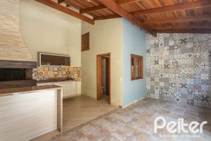 Casa à venda com 237m², 3 dormitórios, 3 suítes, 2 vagas, no bairro Tristeza em Porto Alegre