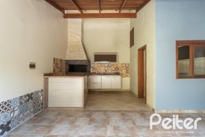 Casa à venda com 237m², 3 dormitórios, 3 suítes, 2 vagas, no bairro Tristeza em Porto Alegre