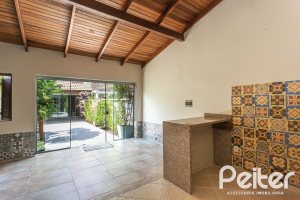 Casa à venda com 237m², 3 dormitórios, 3 suítes, 2 vagas, no bairro Tristeza em Porto Alegre