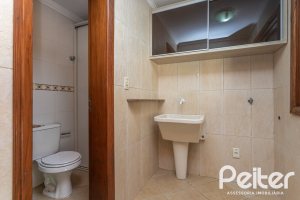 Casa à venda com 237m², 3 dormitórios, 3 suítes, 2 vagas, no bairro Tristeza em Porto Alegre