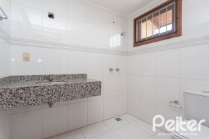 Casa à venda com 237m², 3 dormitórios, 3 suítes, 2 vagas, no bairro Tristeza em Porto Alegre