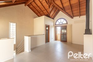 Casa à venda com 237m², 3 dormitórios, 3 suítes, 2 vagas, no bairro Tristeza em Porto Alegre