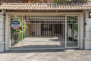 Casa à venda com 237m², 3 dormitórios, 3 suítes, 2 vagas, no bairro Tristeza em Porto Alegre