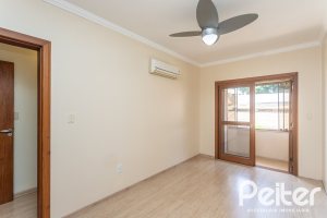 Casa à venda com 237m², 3 dormitórios, 3 suítes, 2 vagas, no bairro Tristeza em Porto Alegre