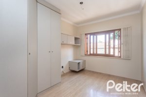 Casa à venda com 237m², 3 dormitórios, 3 suítes, 2 vagas, no bairro Tristeza em Porto Alegre