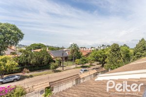 Casa à venda com 237m², 3 dormitórios, 3 suítes, 2 vagas, no bairro Tristeza em Porto Alegre