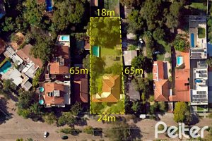 Casa à venda com 343m², 3 dormitórios, 4 vagas, no bairro Vila Assunção em Porto Alegre