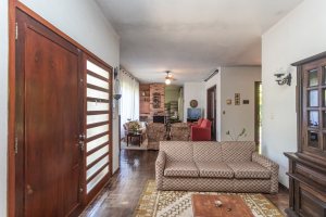 Casa à venda com 343m², 3 dormitórios, 4 vagas, no bairro Vila Assunção em Porto Alegre