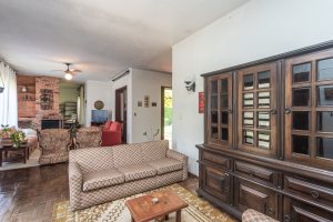 Casa à venda com 343m², 3 dormitórios, 4 vagas, no bairro Vila Assunção em Porto Alegre