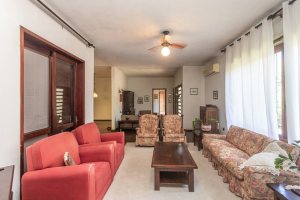 Casa à venda com 343m², 3 dormitórios, 4 vagas, no bairro Vila Assunção em Porto Alegre