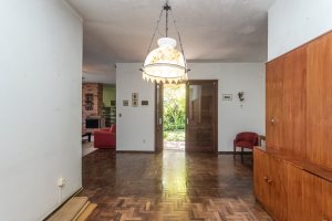 Casa à venda com 343m², 3 dormitórios, 4 vagas, no bairro Vila Assunção em Porto Alegre