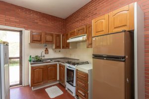 Casa à venda com 343m², 3 dormitórios, 4 vagas, no bairro Vila Assunção em Porto Alegre