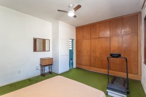 Casa à venda com 343m², 3 dormitórios, 4 vagas, no bairro Vila Assunção em Porto Alegre