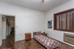 Casa à venda com 343m², 3 dormitórios, 4 vagas, no bairro Vila Assunção em Porto Alegre