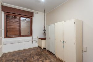 Casa à venda com 343m², 3 dormitórios, 4 vagas, no bairro Vila Assunção em Porto Alegre