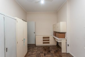 Casa à venda com 343m², 3 dormitórios, 4 vagas, no bairro Vila Assunção em Porto Alegre